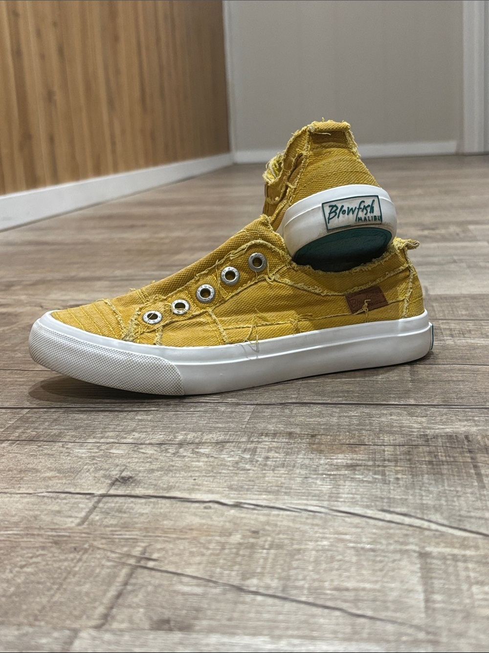 Blowfish Malibu Sneakers Slip-On Canvas in Mustard Yellow Size 7 - Picture 7 of 10